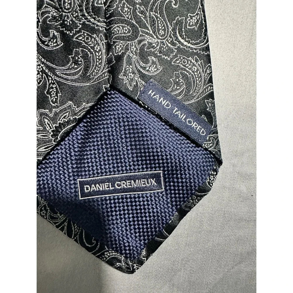 Daniel Cremieux Navy Blue (Almost Black) With Silver Paisley Neck Tie